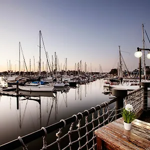 Nightcap At Kawana Waters